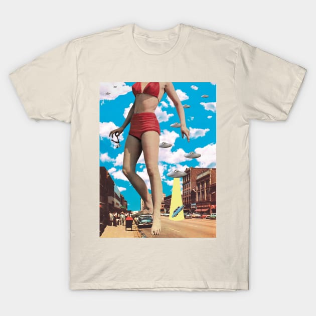 She's arrived (Giant woman & UFO) T-Shirt by MsGonzalez